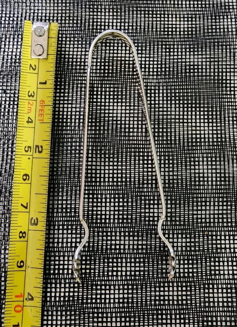 😃HOLMES & EDWARDS ANTIQUE WINDSOR SILVERPLATED SUGAR CUBE TONGS 🤍 ◽️