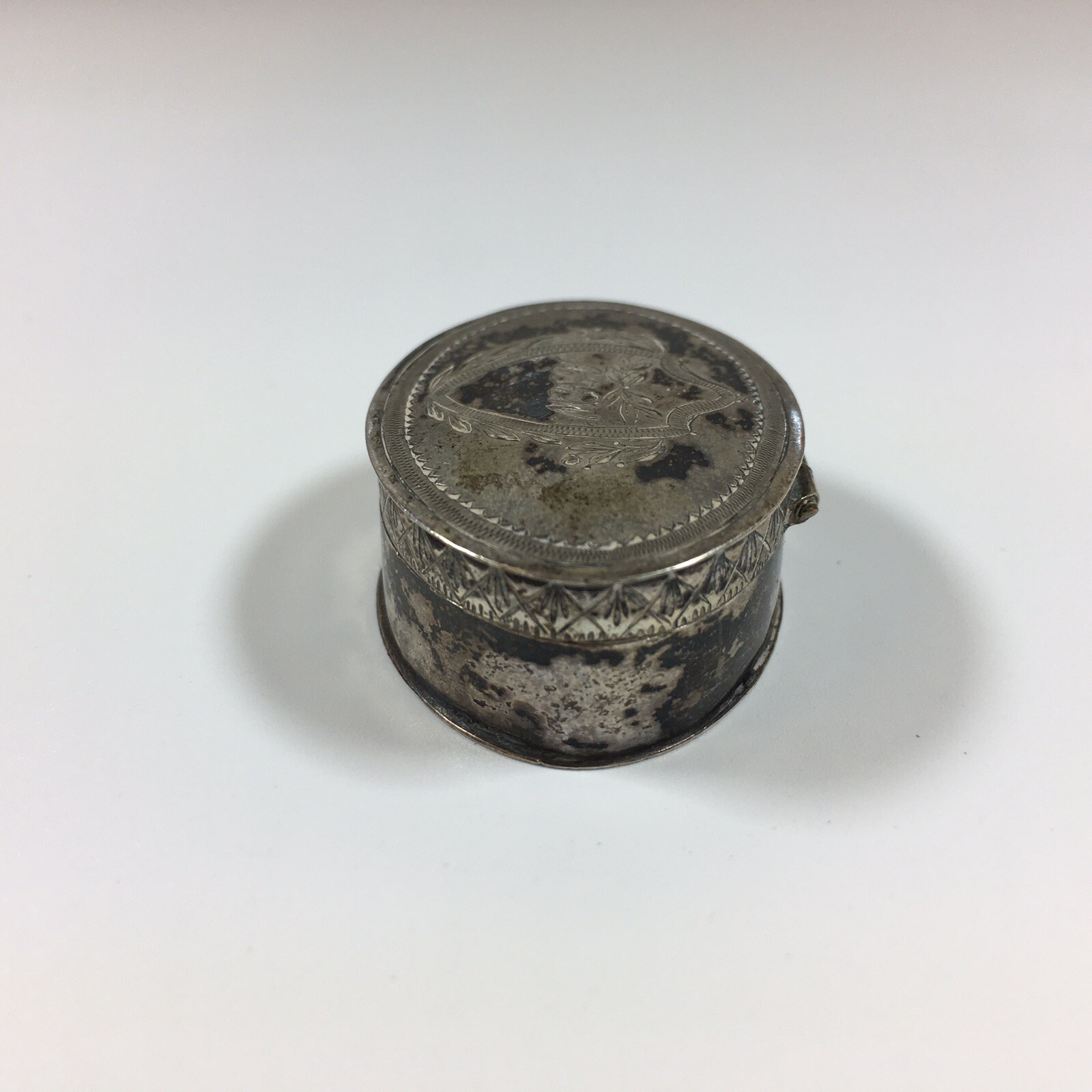 Antique Georgian Solid Silver Tested Oval Vinaigrette 4cm In Diameter