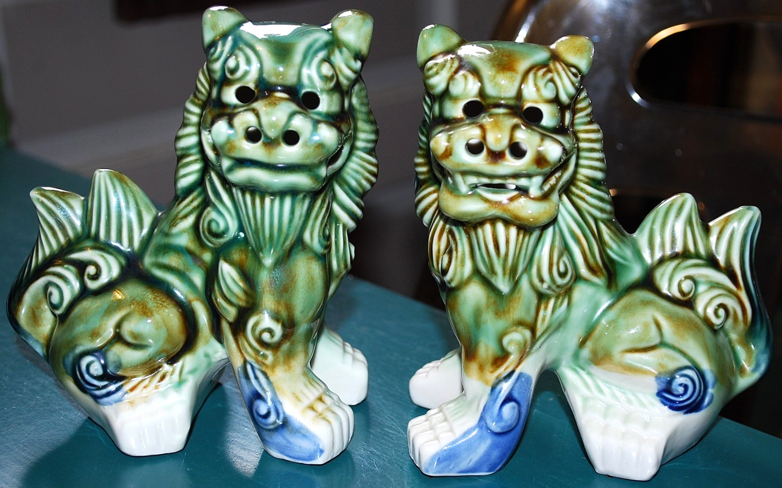 Set 2 Chinese FU FOO DOG FIGURINES Glazed Ceramic Pottery MOTTLED GREEN & BLUE