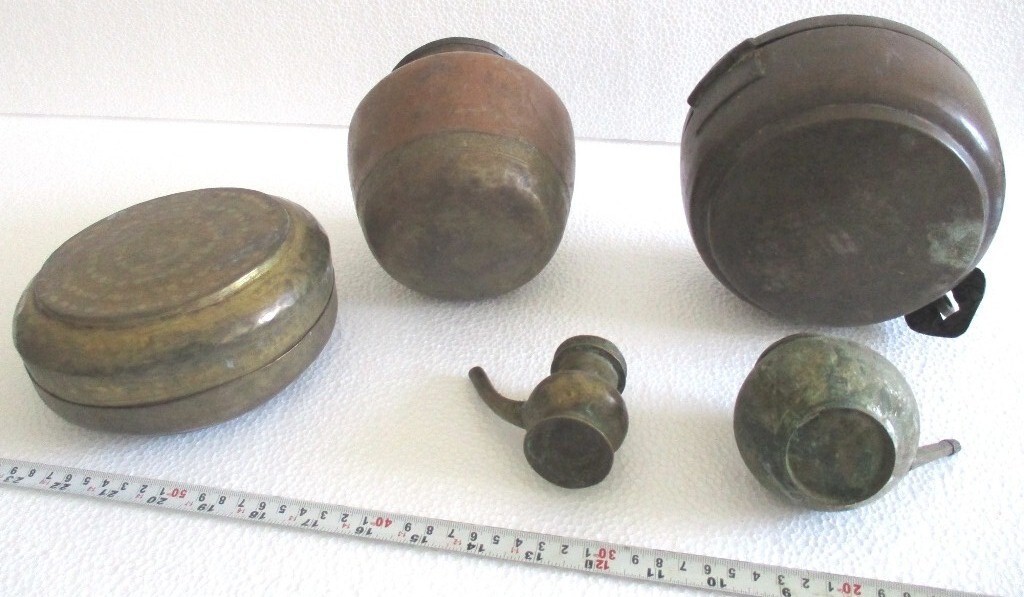 ANTIQUE LOT OF BRONZE BRASS AND COPPER KETTLE , BOX AND POT .