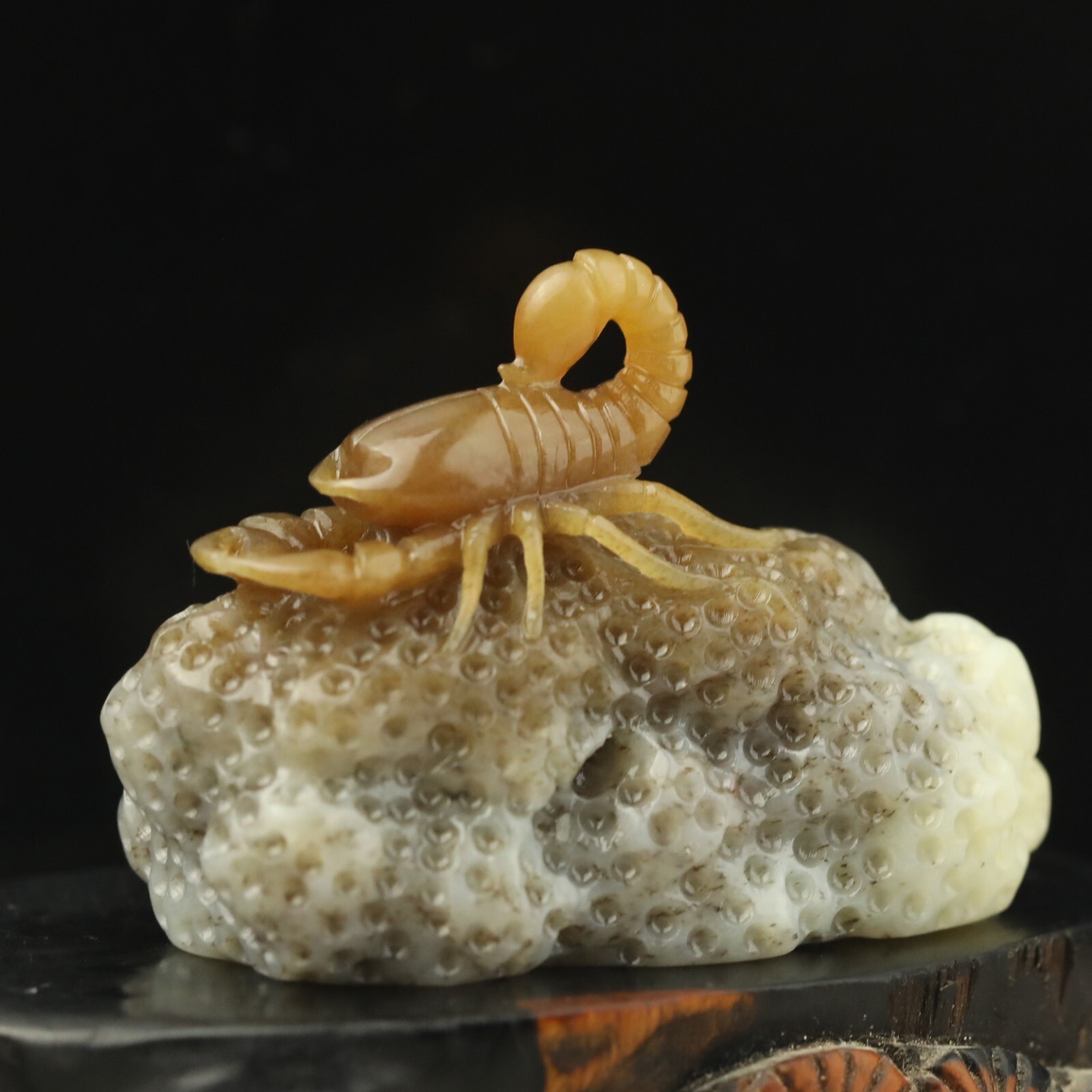 Old China natural hetian jade hand-carved statue of scorpion with certificate 45