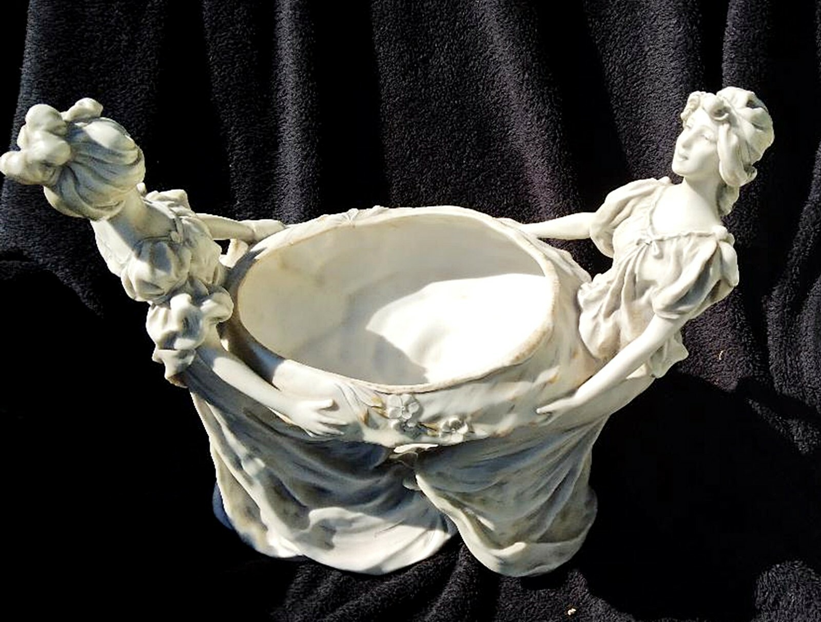ANTIQUE ROYAL DUX PORCELAIN FIGURES – LG MASTER CENTER BOWL Women w Clam Shell