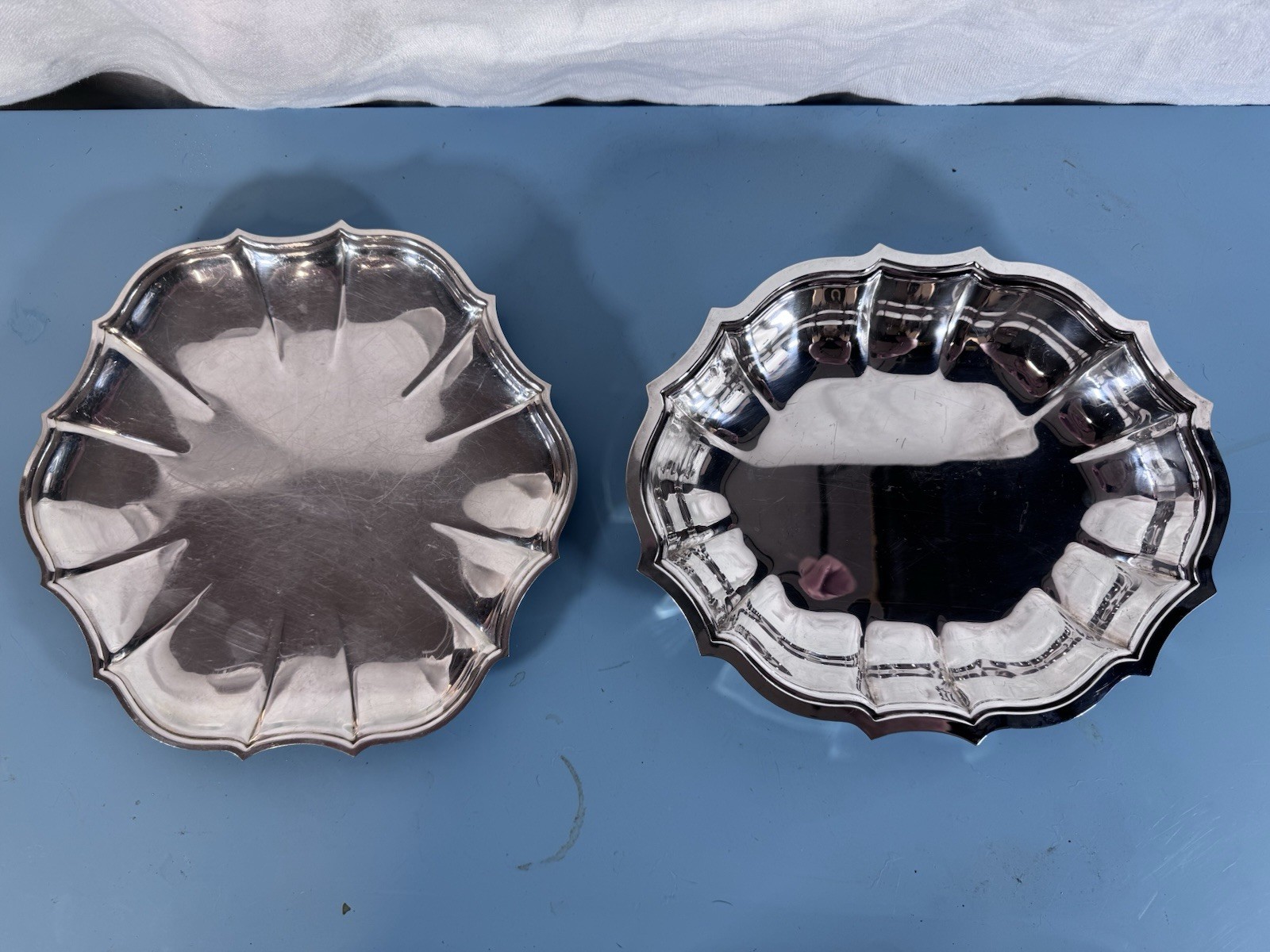 Chippendale Silverplate Bowls 6384 6321 Oneida International Set 2 Scalloped