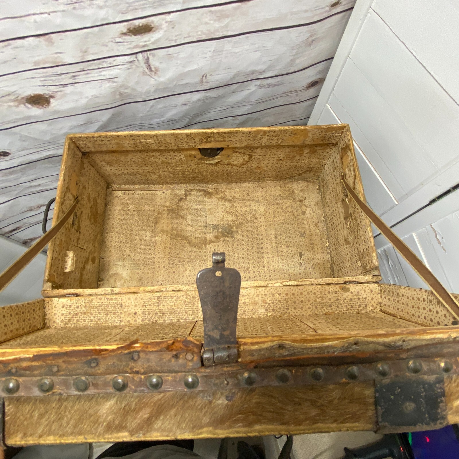 John Woodson Exeter ANTIQUE HIDE COVERED STAGECOACH TRUNK Newspaper Lined VTG