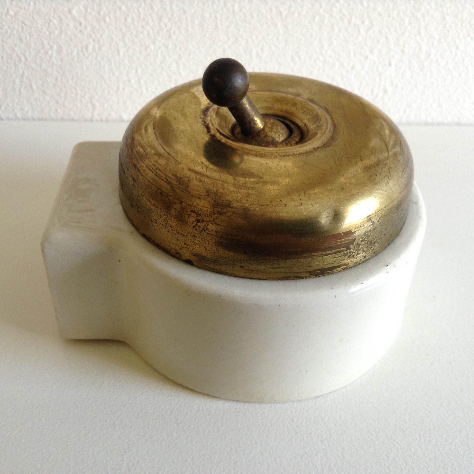 LARGE ANTIQUE ART DECO BRASS & CERAMIC DOLLY LIGHT INDUSTRIAL SWITCH SOCKET