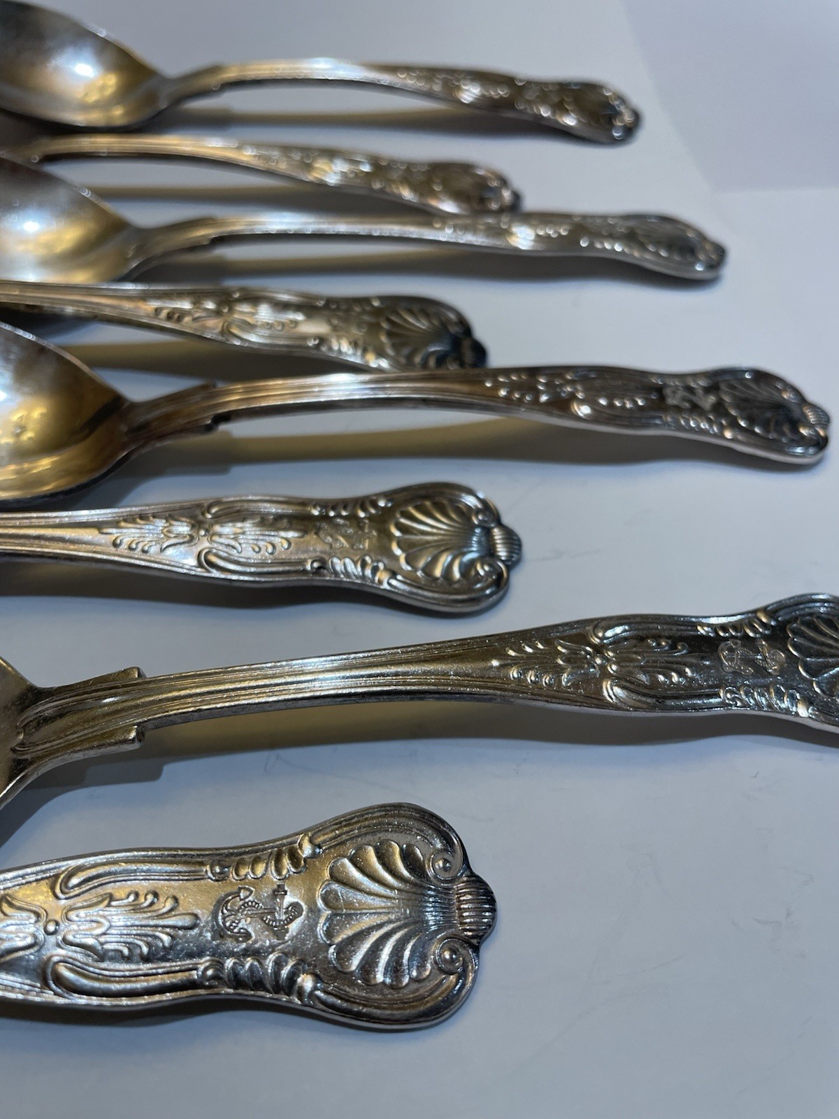 Kings Pattern USN International Silver Co. Shell Pattern Engraved Anchor 8CT.