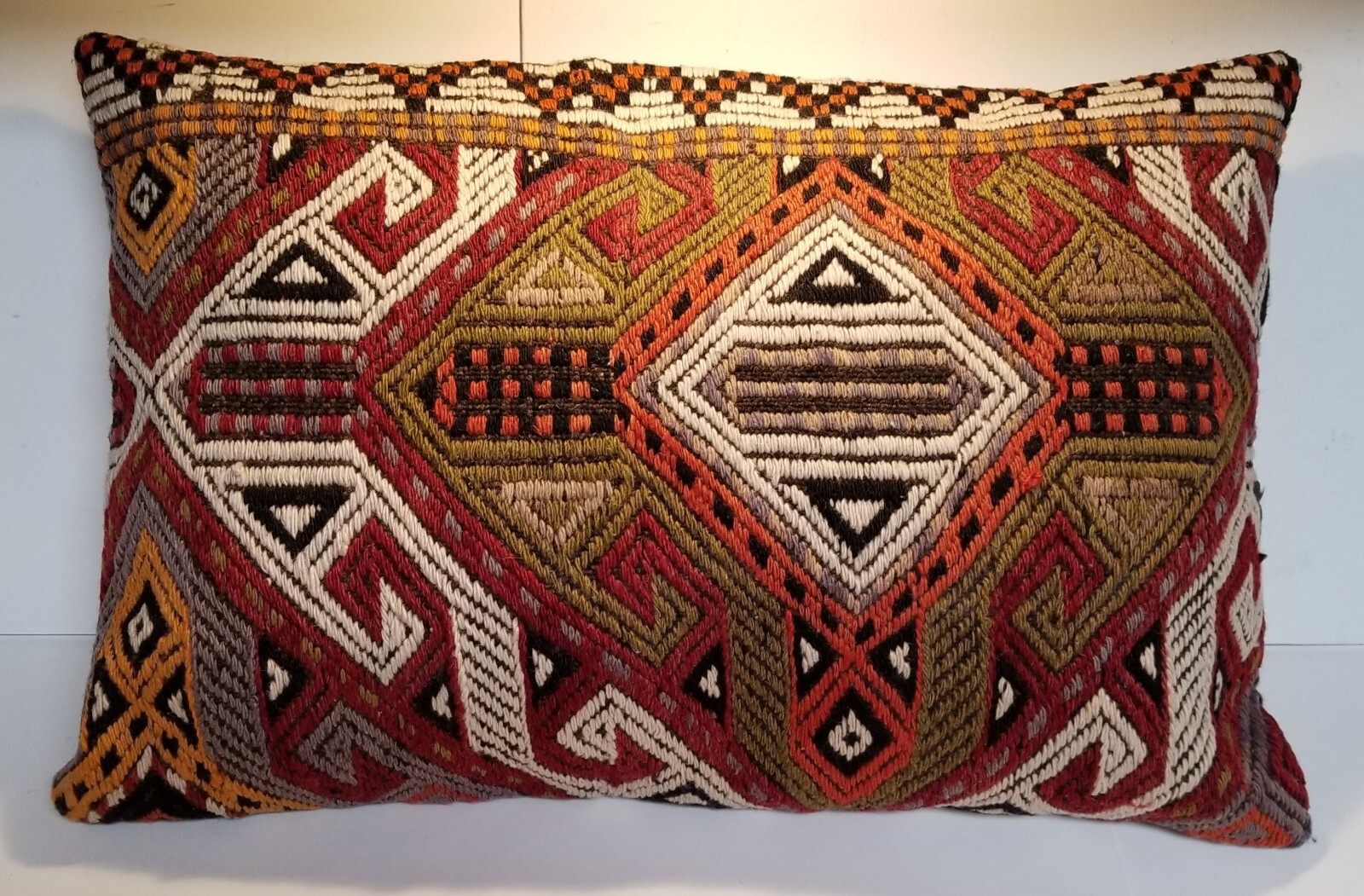VINTAGE KILIM RUG THROW PILLOW ~ REMOVABLE COVER ~ VERY GOOD CONDITION 23″ X 15″