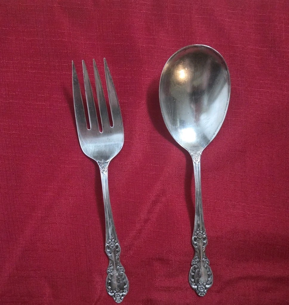 Wm Rogers 9″ Serving Spoon & Meat Fork Extra Plate Original Vintage