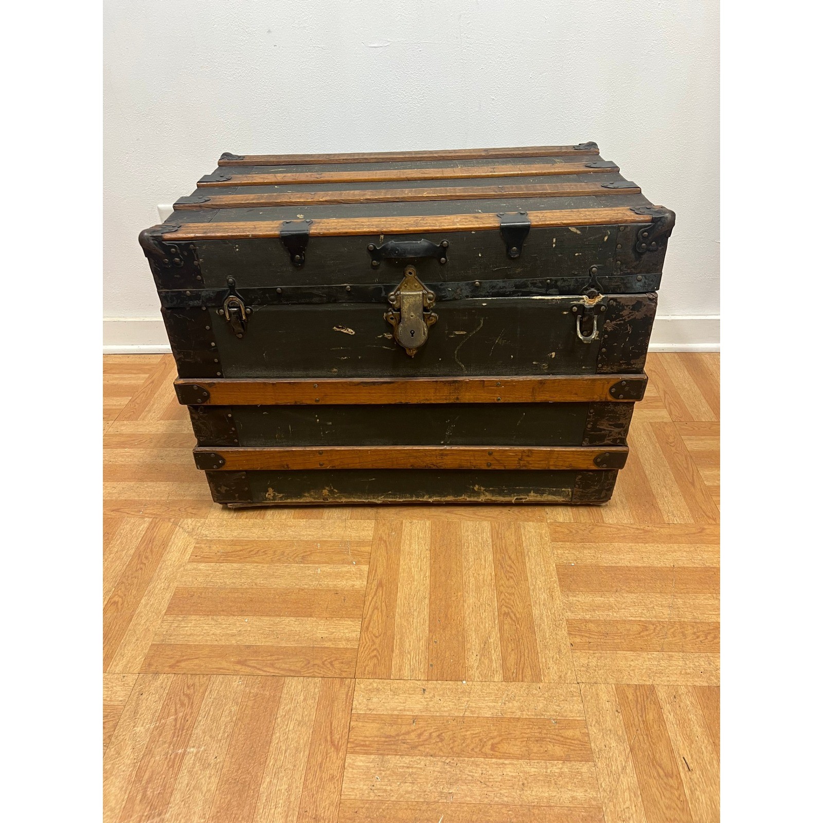 Antique Steamer Trunk Wood Slat Flat Top Storage Chest Coffee Table old vintage