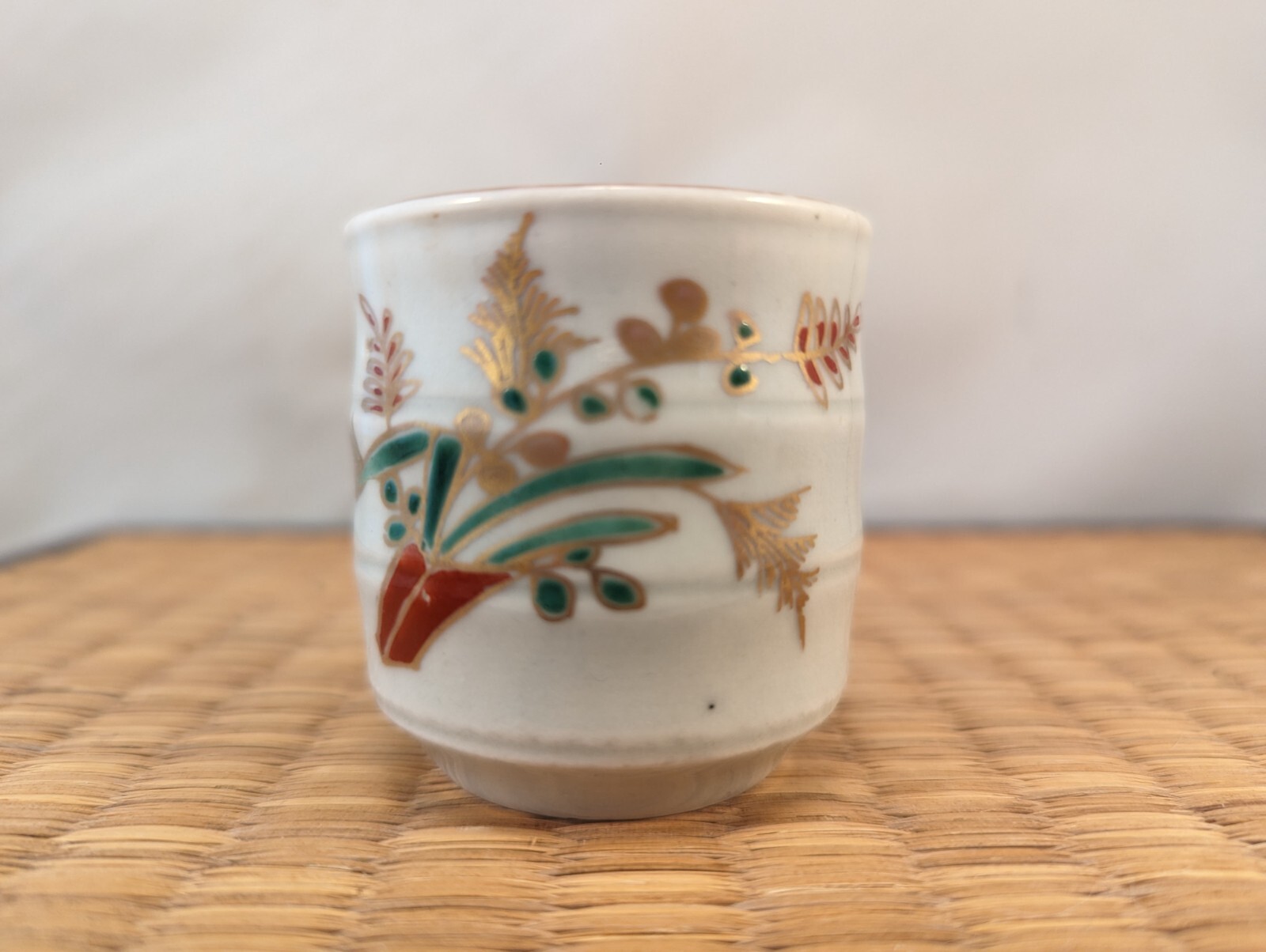 Antique Japanese Arita Imari Porcelain Sake Cup Guinomi Ferns Flowers Edo Japan