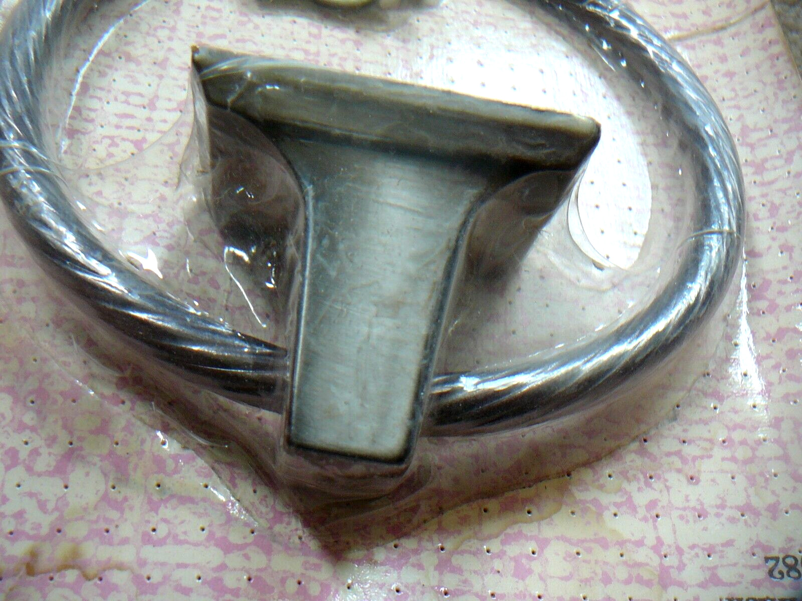 MIAMI CAREY Vintage PEWTER TOWEL RING BATHROOM HARDWARE – SEALED ON CARD NOS