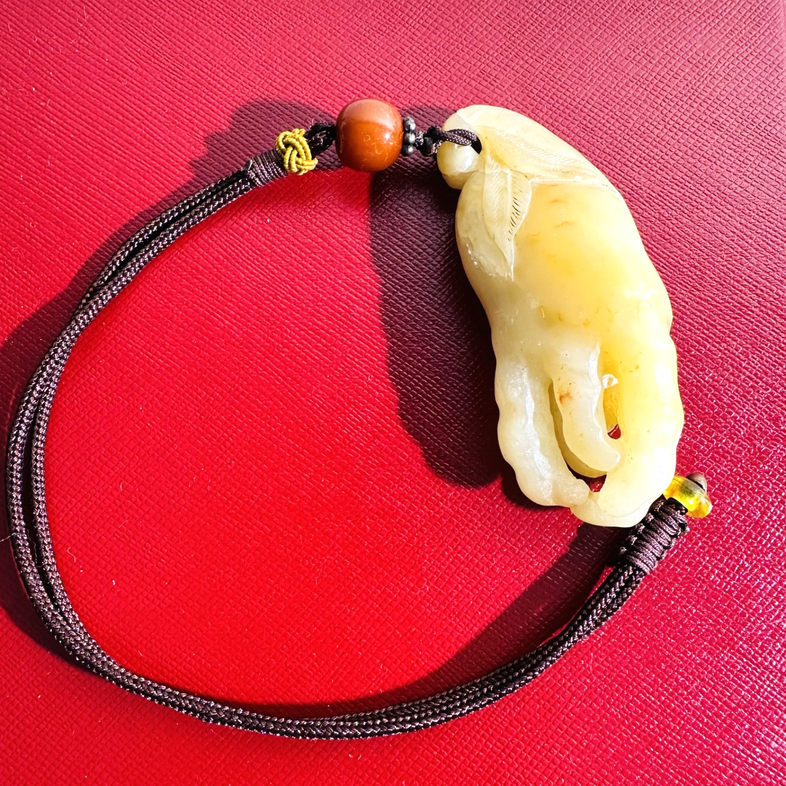 VINTAGE HAND-CARVED HETIAN JADE CHINESE MOTIF BUDDA’S HAND PENDANT