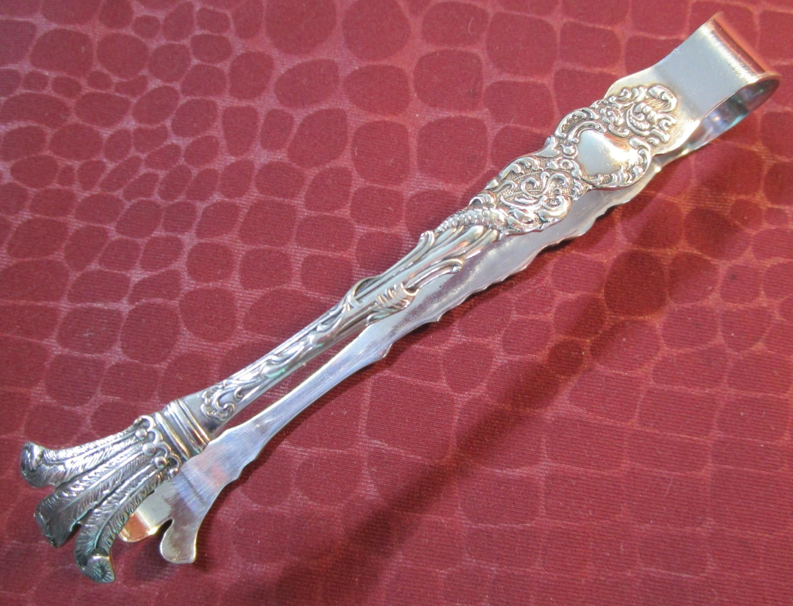 COLUMBIA 1893 Sugar Tong Silverplate Three Feather Feet No Monogram sw