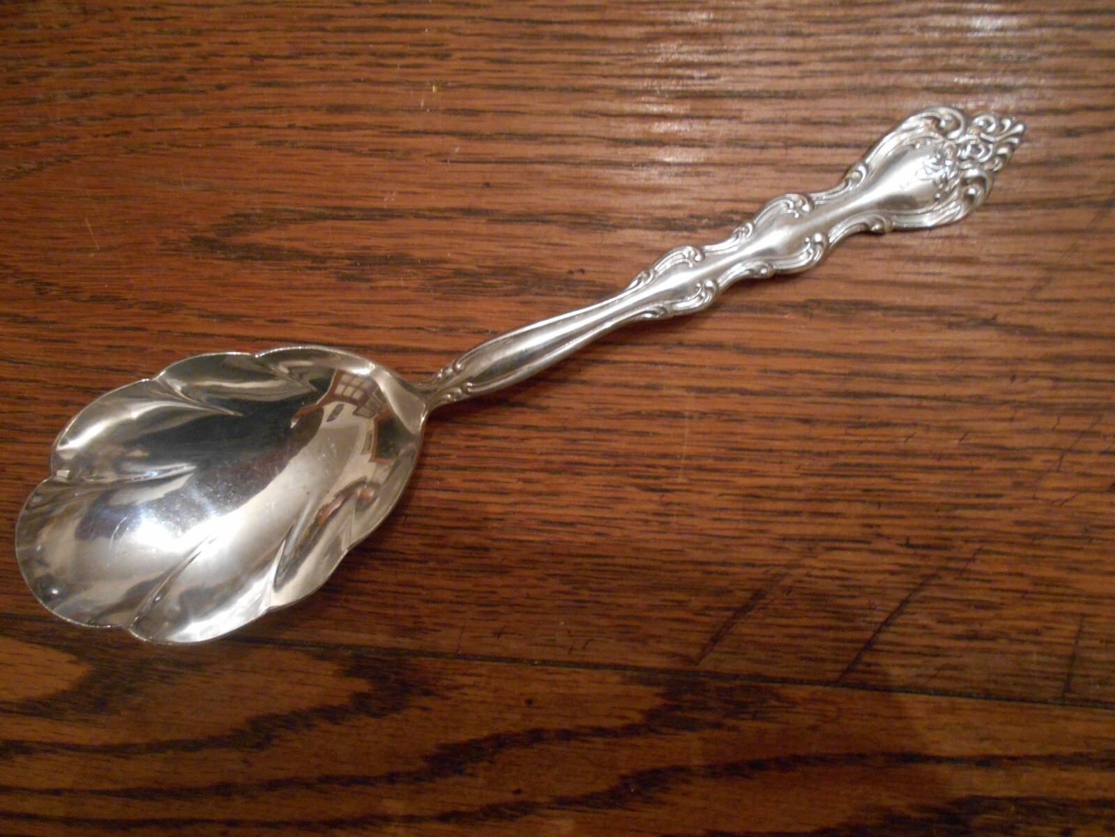 Rogers 1912 CROMWELL Berry or Casserole Serving Spoon IS Silverplate 6553