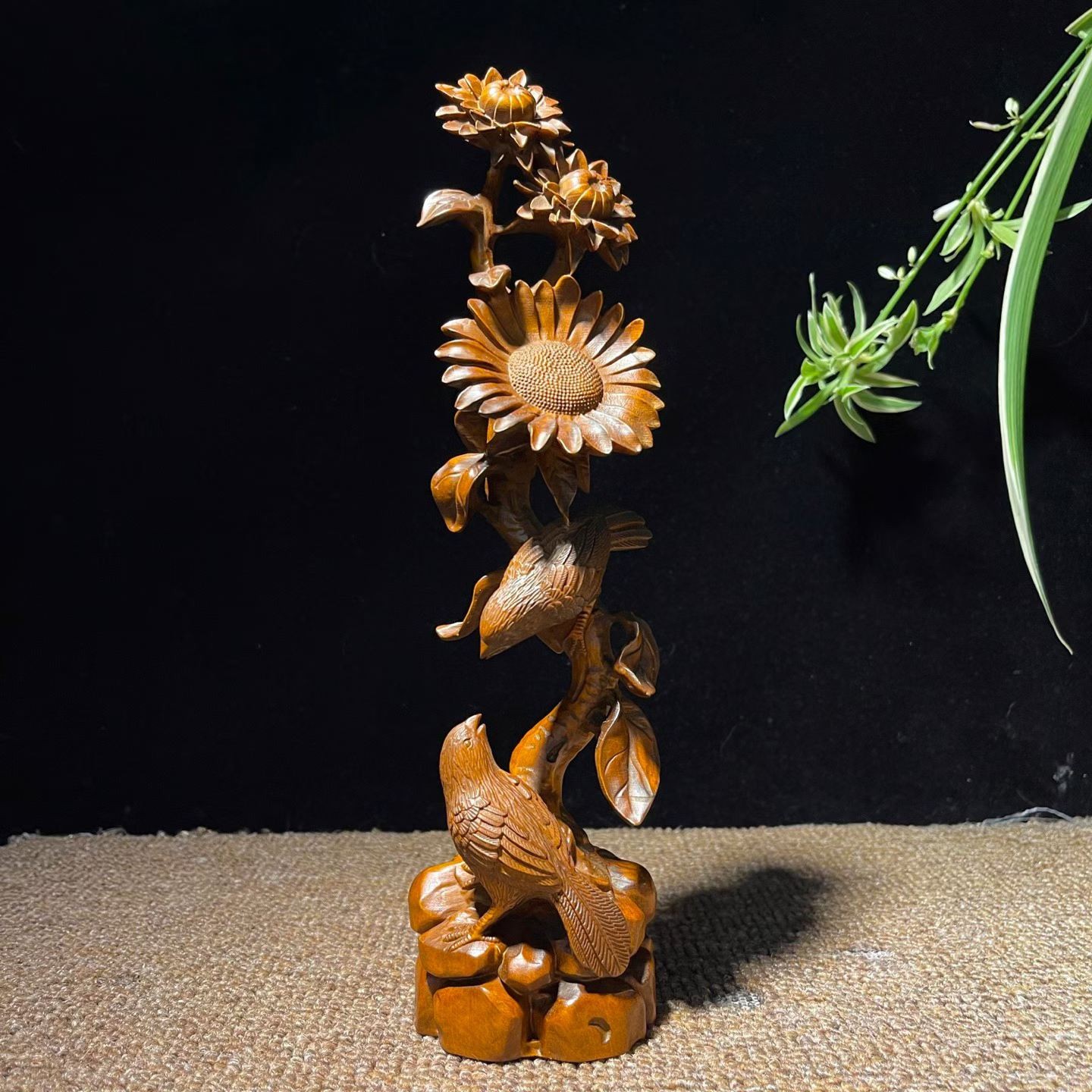BY262 – 26 x 6 x 6.5 cm Boxwood Carved Figurine Statue : Birds and Flowers