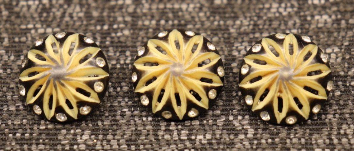 Antique Lot Of 3 Matching Hand Carved Buttons Beautiful Flower Design .75″
