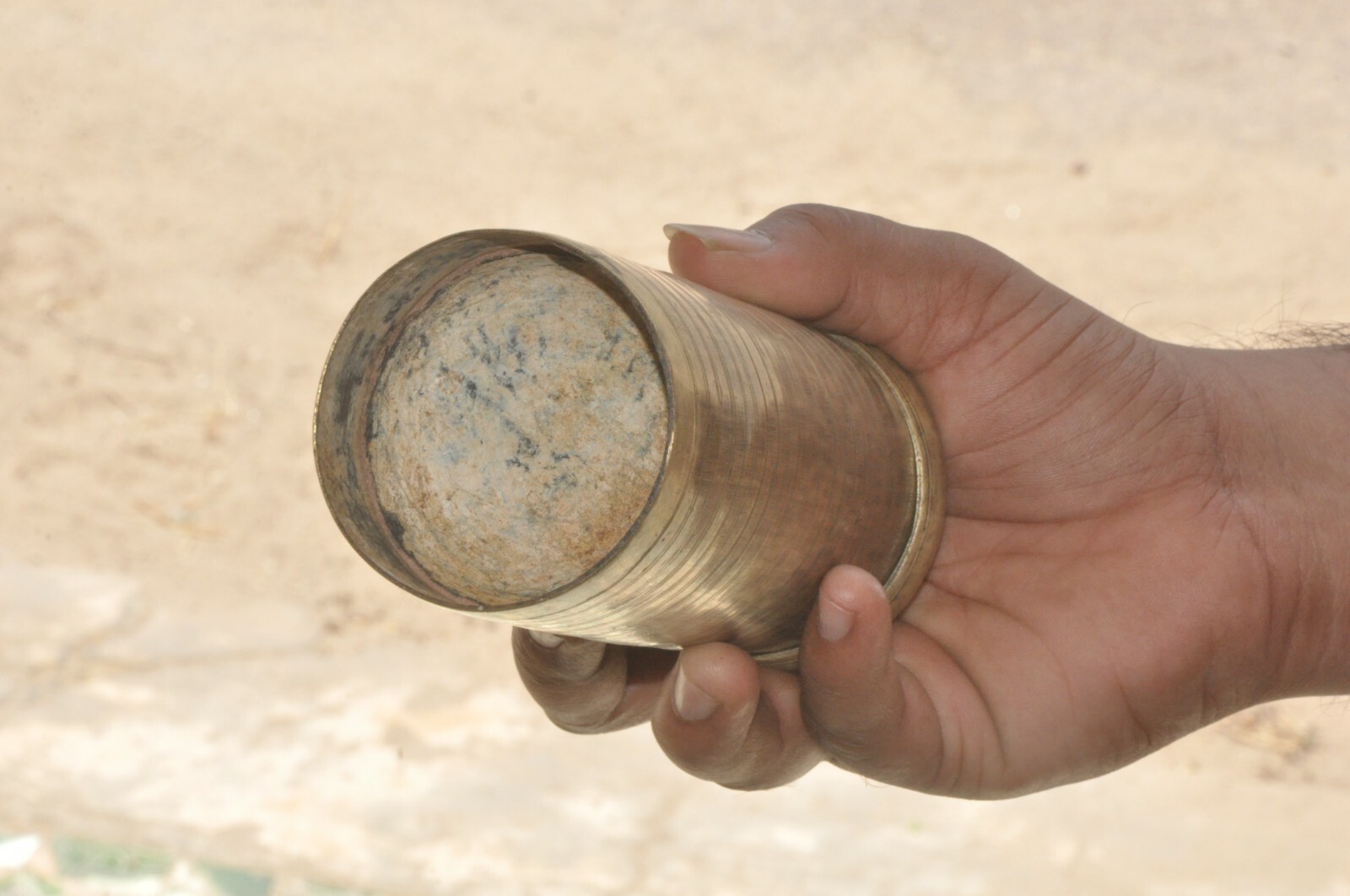 Old Brass Handcrafted Cylindrical Shape Solid Lime Paste Box, Nice Patina