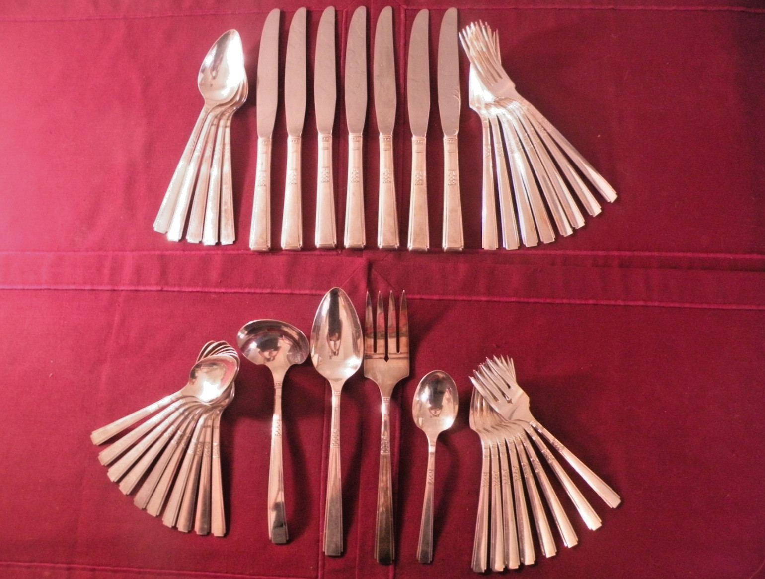 42 Pieces Rogers Oneida CAPRI Silverplate Spoons Forks Knives Serving Pieces
