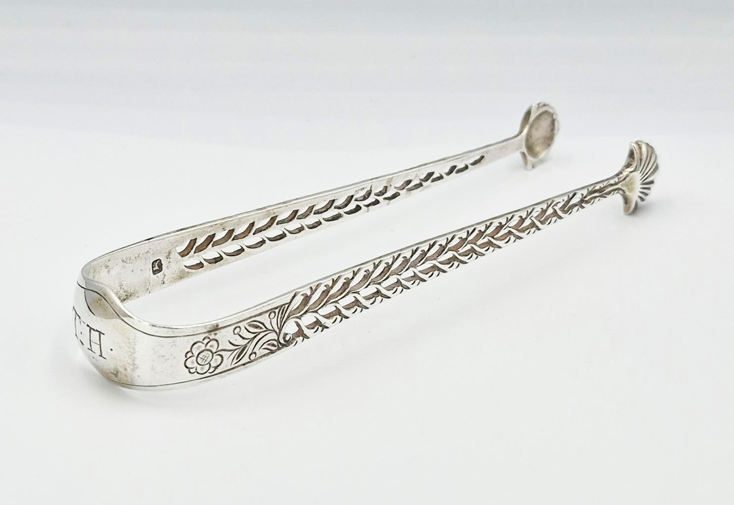 FINE GEORGIAN STERLING SILVER OPENWORK SUGAR NIPS / TONGS London c1785