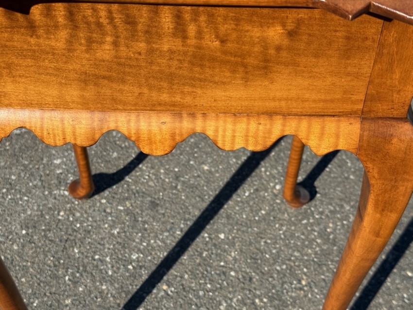 Vintage D.R. Dimes Benchmark tiger maple table w 2 board porringer corner top
