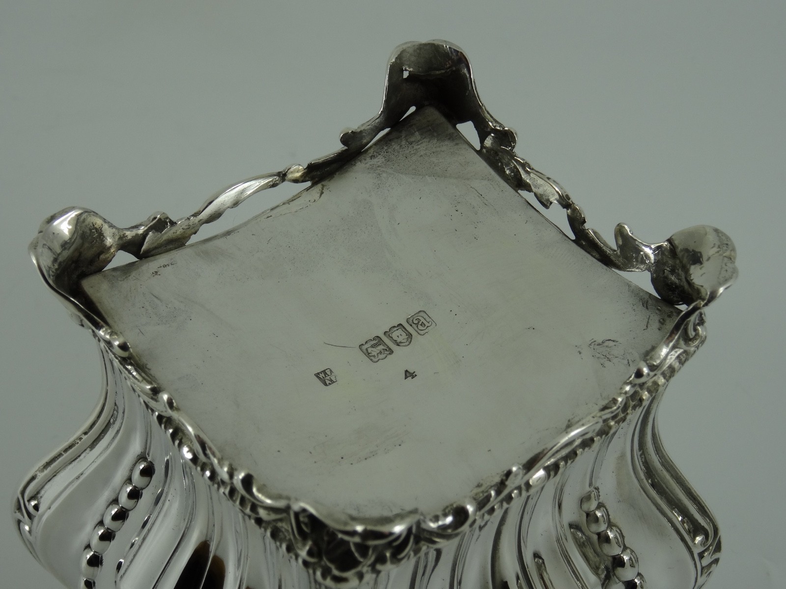V BEAUTIFUL ENGLISH VICTORIAN SOLID SILVER BOMBE FORM TEA CADDY LONDON 1896 313G