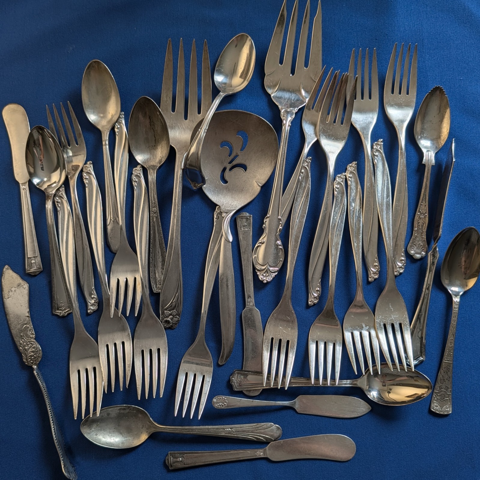Craft Lot 31 Pieces of Vintage Silverplate Flatware