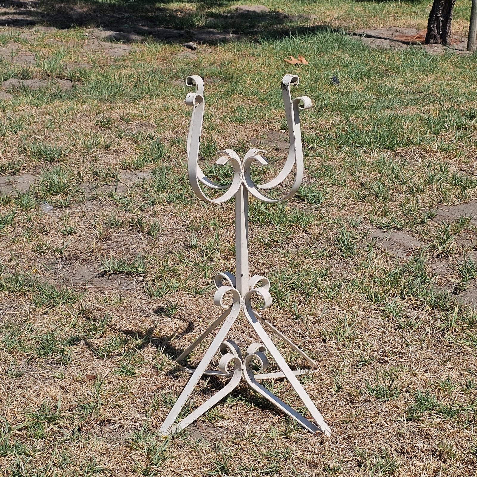 Rustic Metal White Flower Pot Stand 25.5″H Shabby Chic