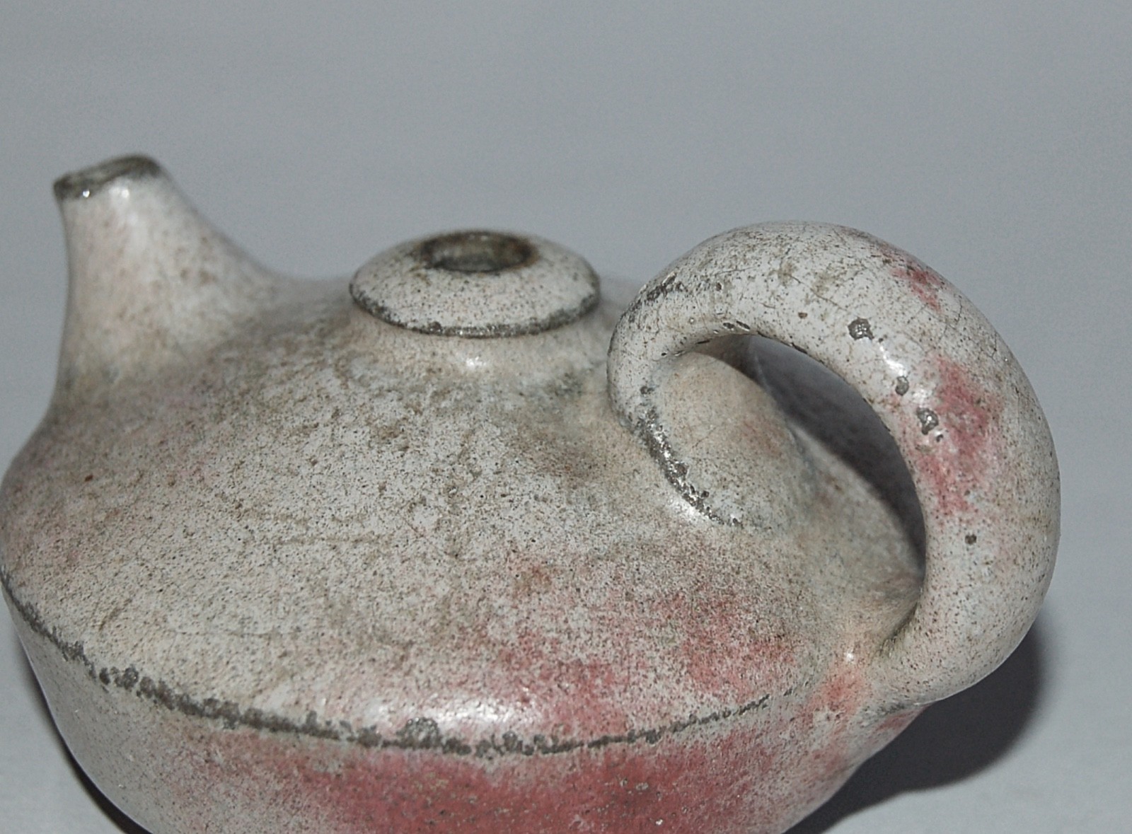 Ceramic water dropper, teapot shape, white and copper red glaze, Korea or Japan