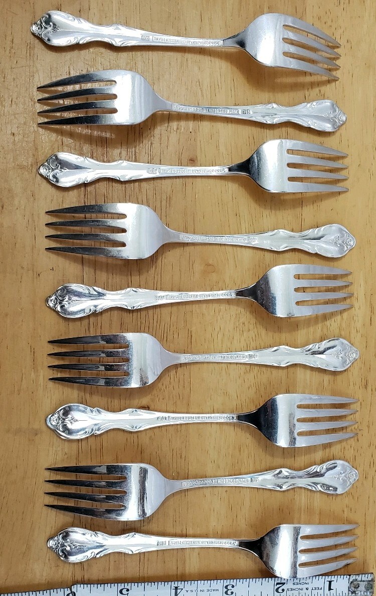 LOT OF 9 VINTAGE 1962 SOUTHERN SPLENDOR PATTERN SILVERPLATED SALAD FORKS
