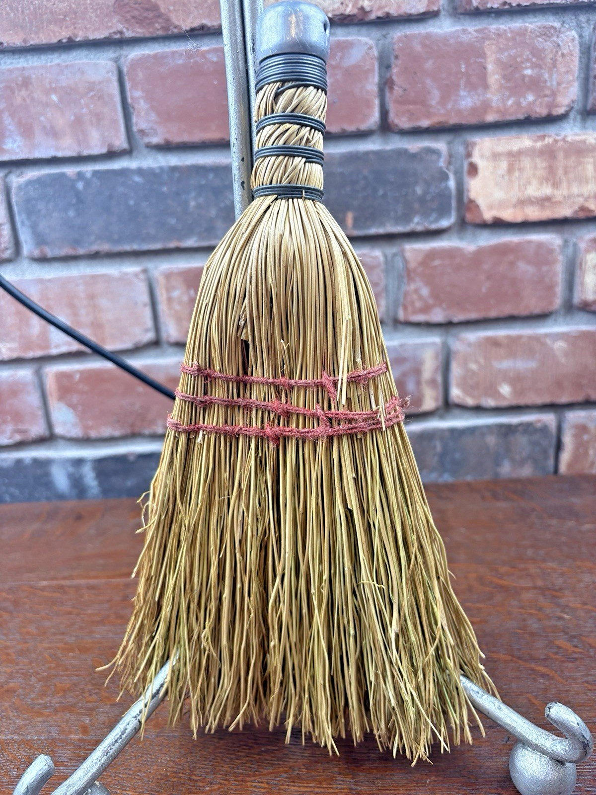 Vintage Whisk Broom Wire Wrap Handle Palmetto Corn Straw Primitive 12″