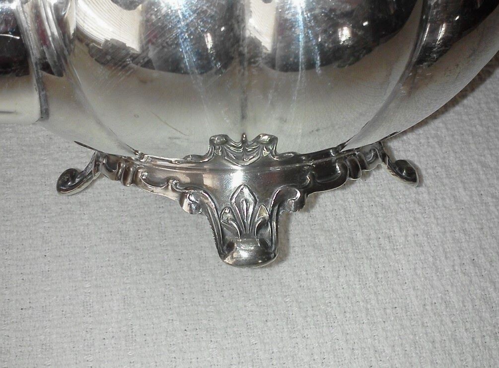 Oneida Community MELON Silver Plate Tea Pot w/ Brown Handle Pomegranate Finial