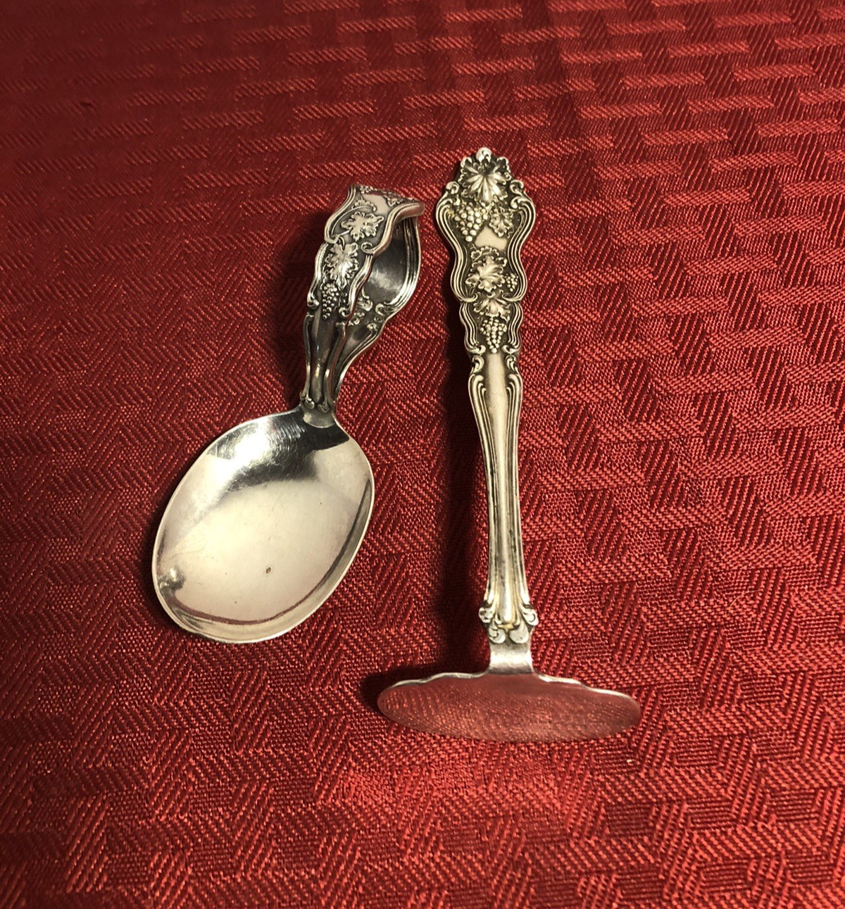 WORLD SILVER CO*MOSELLE PATTERN*CURVED HANDLE BABY SPOON & FOOD PUSHER*1906