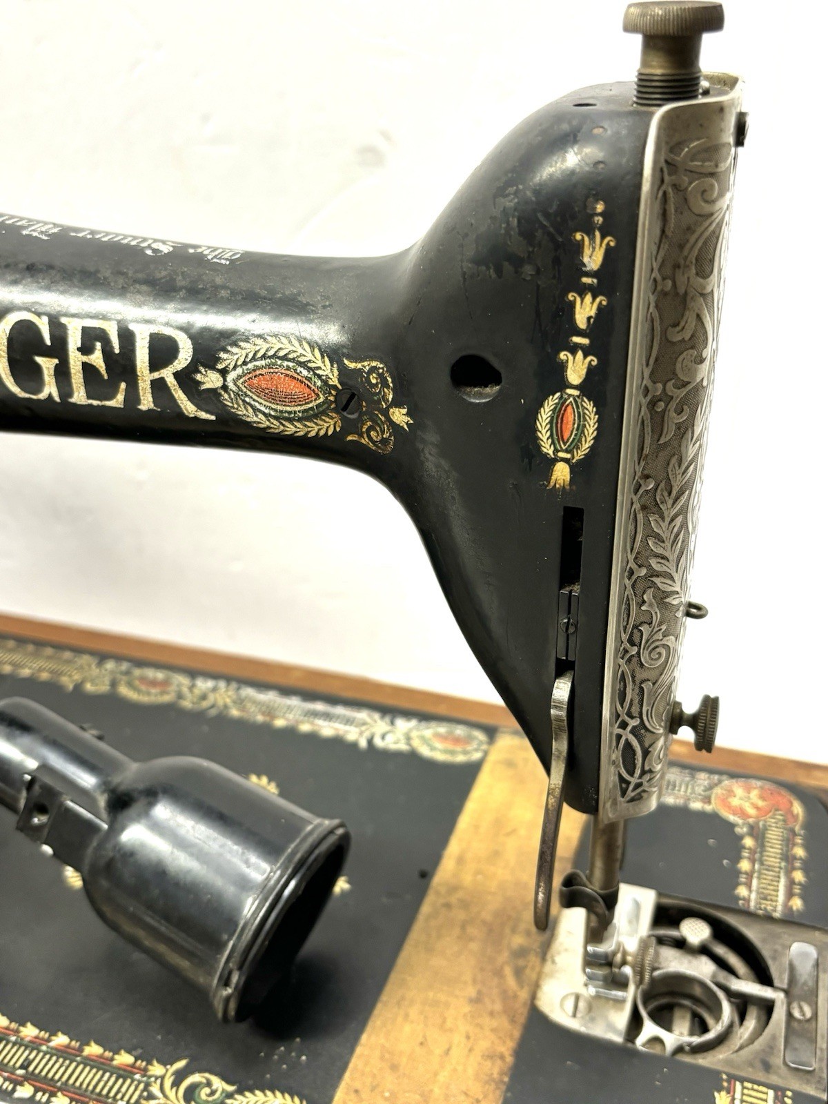 1919 Singer Sewing Machine Model 66 Red Eye G7166634 Rough Case FOR PARTS/REPAIR