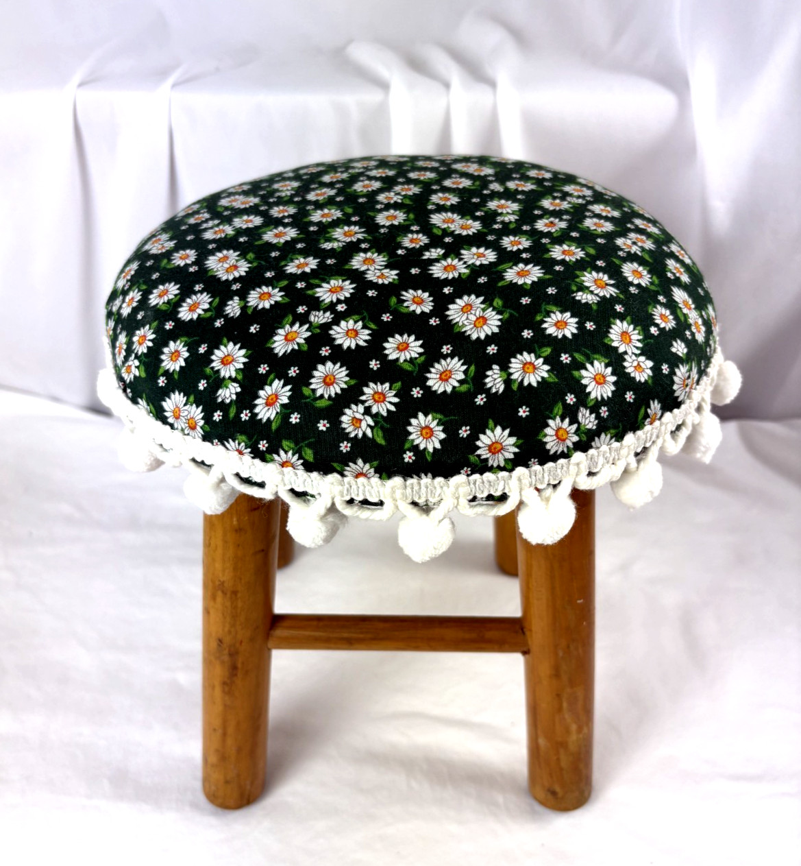 Vintage Wood Round Foot Stool Daisy Fabric Trim 10″