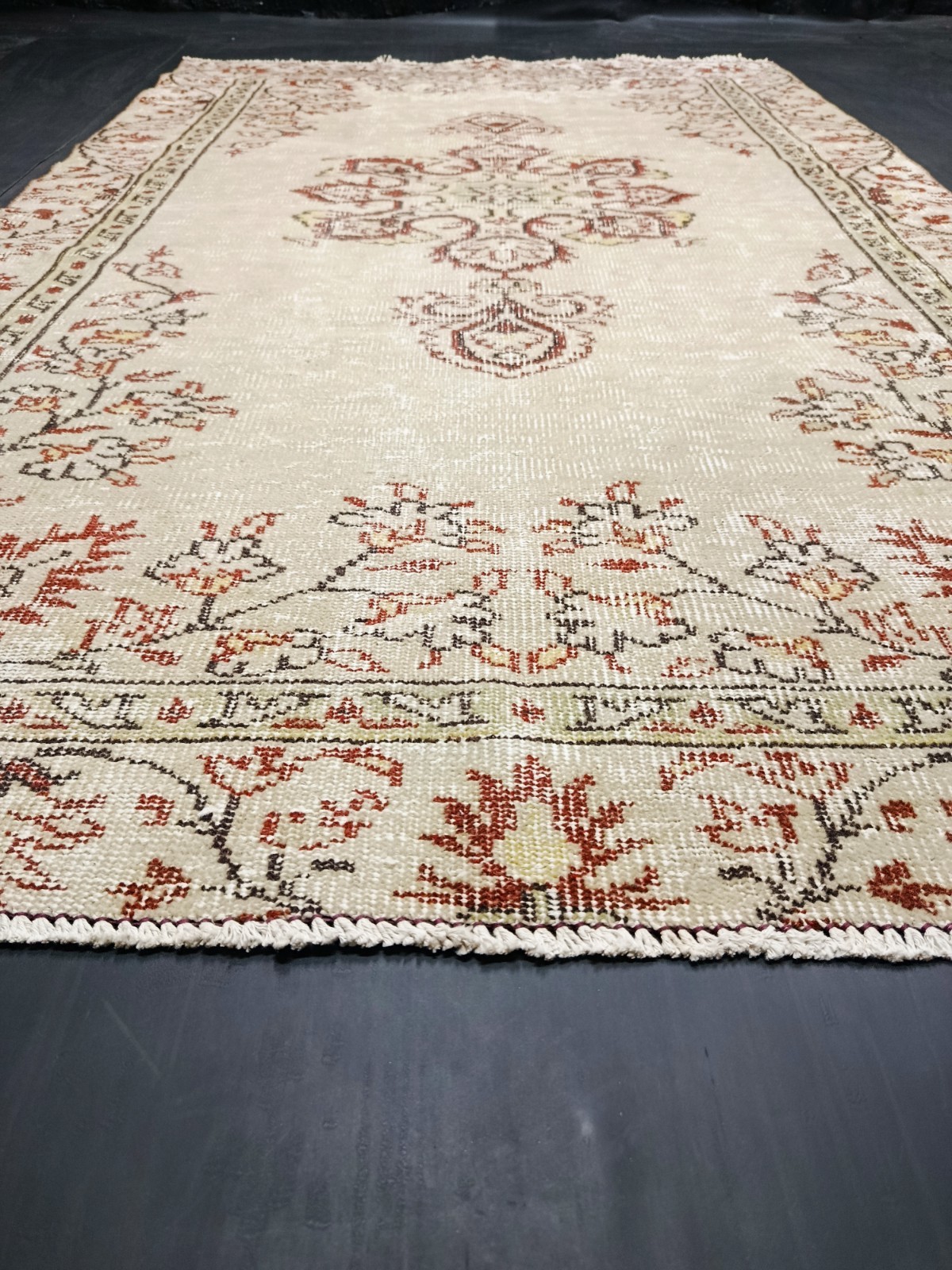 Vintage Turkish Living Room Rug, 4.7×7.8ft, Antique Beige Medallion Oushak Rug,
