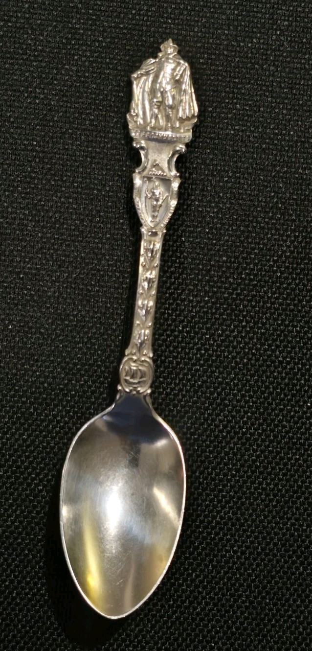 Rogers Lunt sterling silver souvenir spoon Massachusetts PILGRIM figural 19.6g