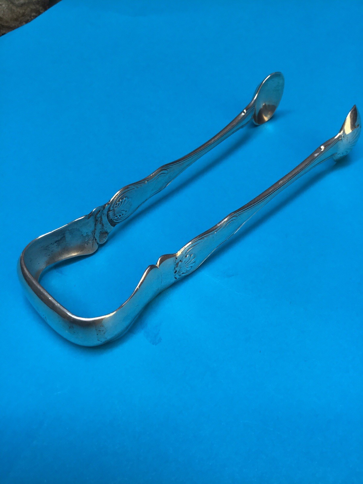 SILVER – SUGAR TONGS – AMERICAN COIN – HARVEY LEWIS – 1783-1835 – PHILA, PA.