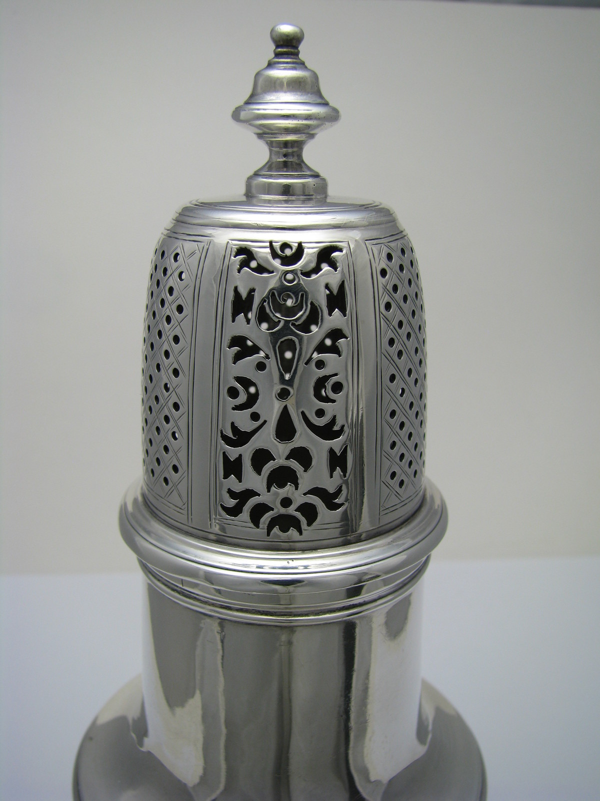 STERLING SILVER SUGAR CASTER MUFFINEER SHAKER Harris & Sons England 1931 No Mono
