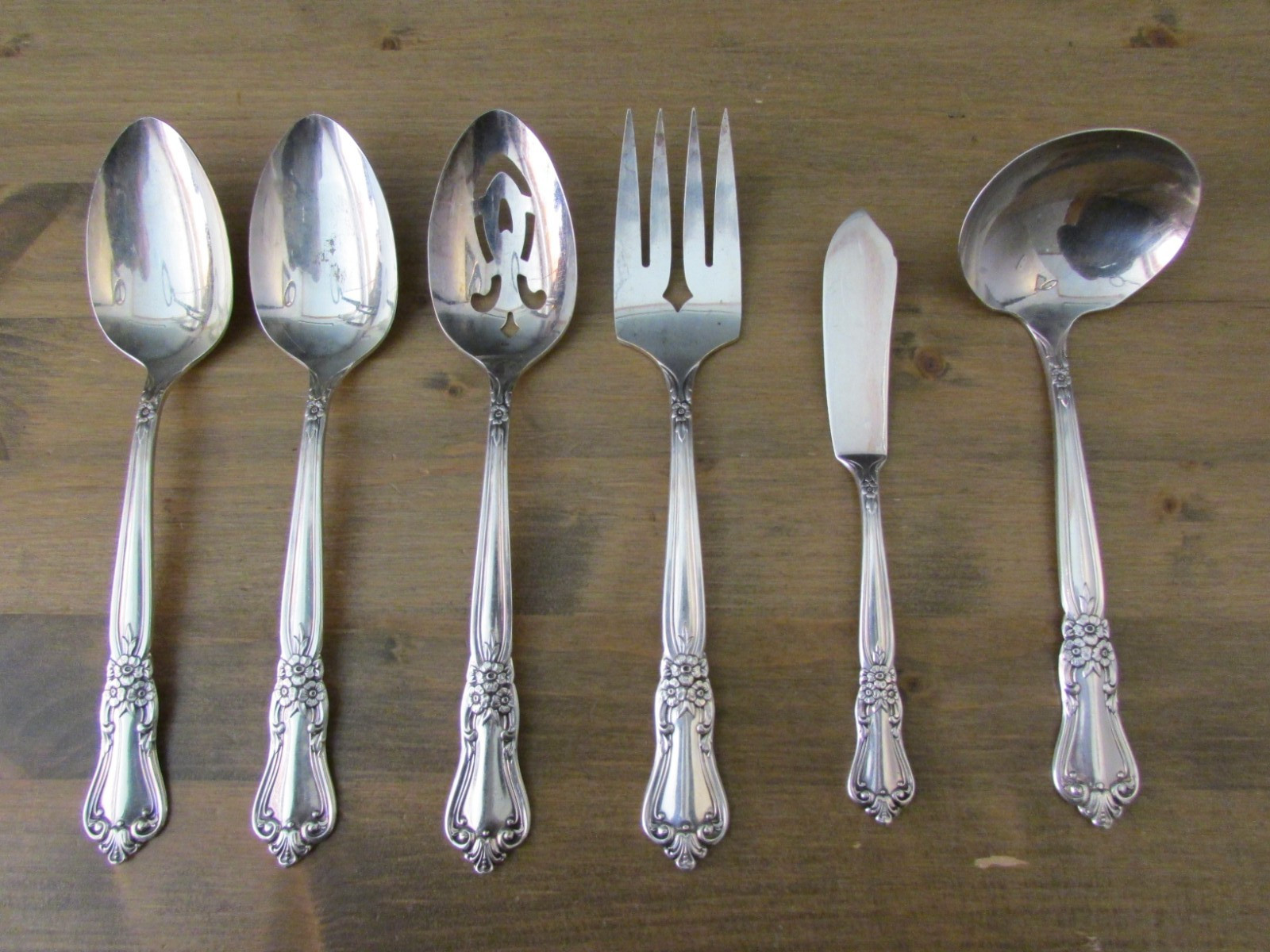 Wm A Rogers VALLEY ROSE Oneida Silverplate Vintage 1956-1974 6 Serving Pieces