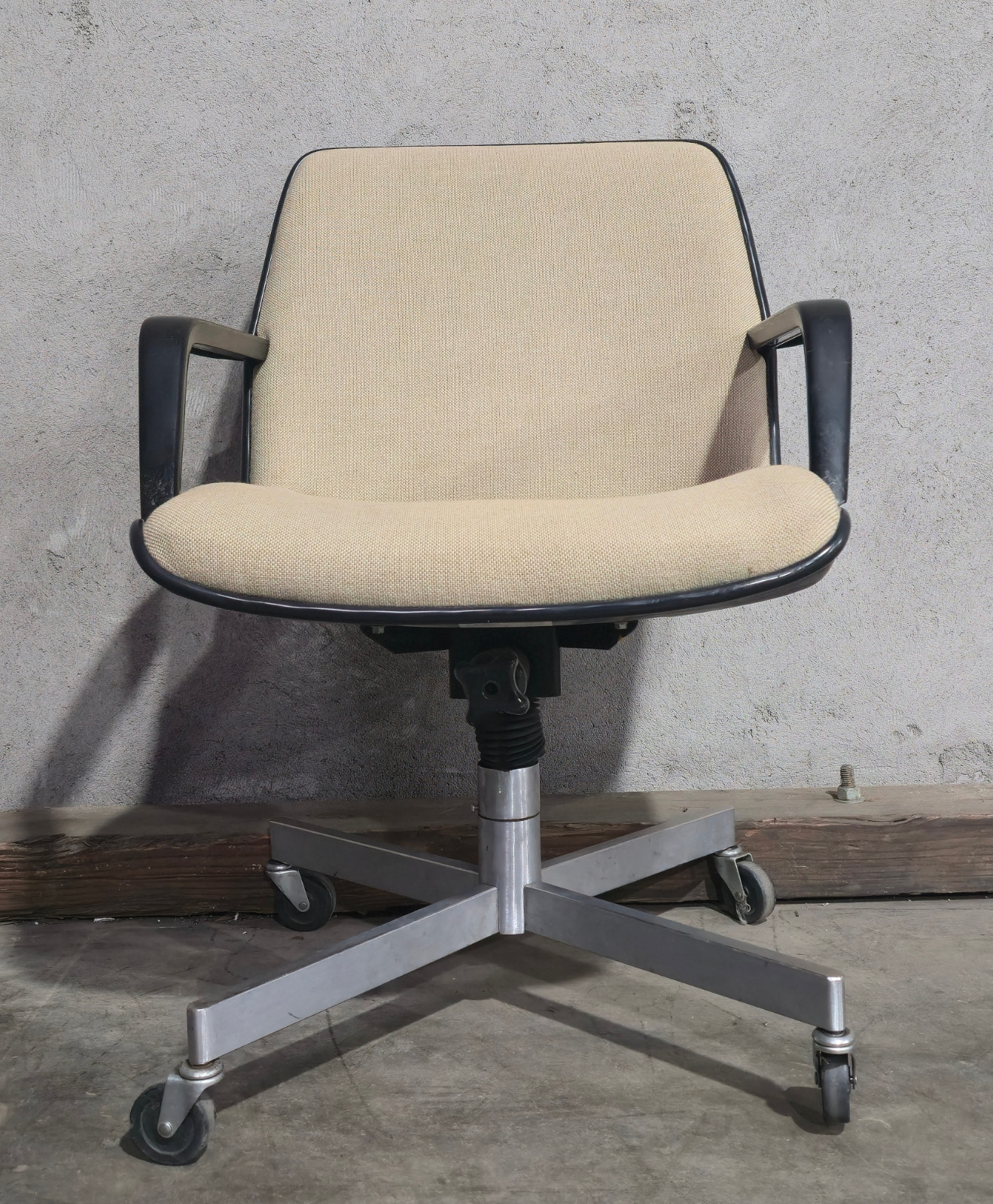 Vintage Harvard Interior MCM Swivel Chair Cream Tilts Office Style Pollack