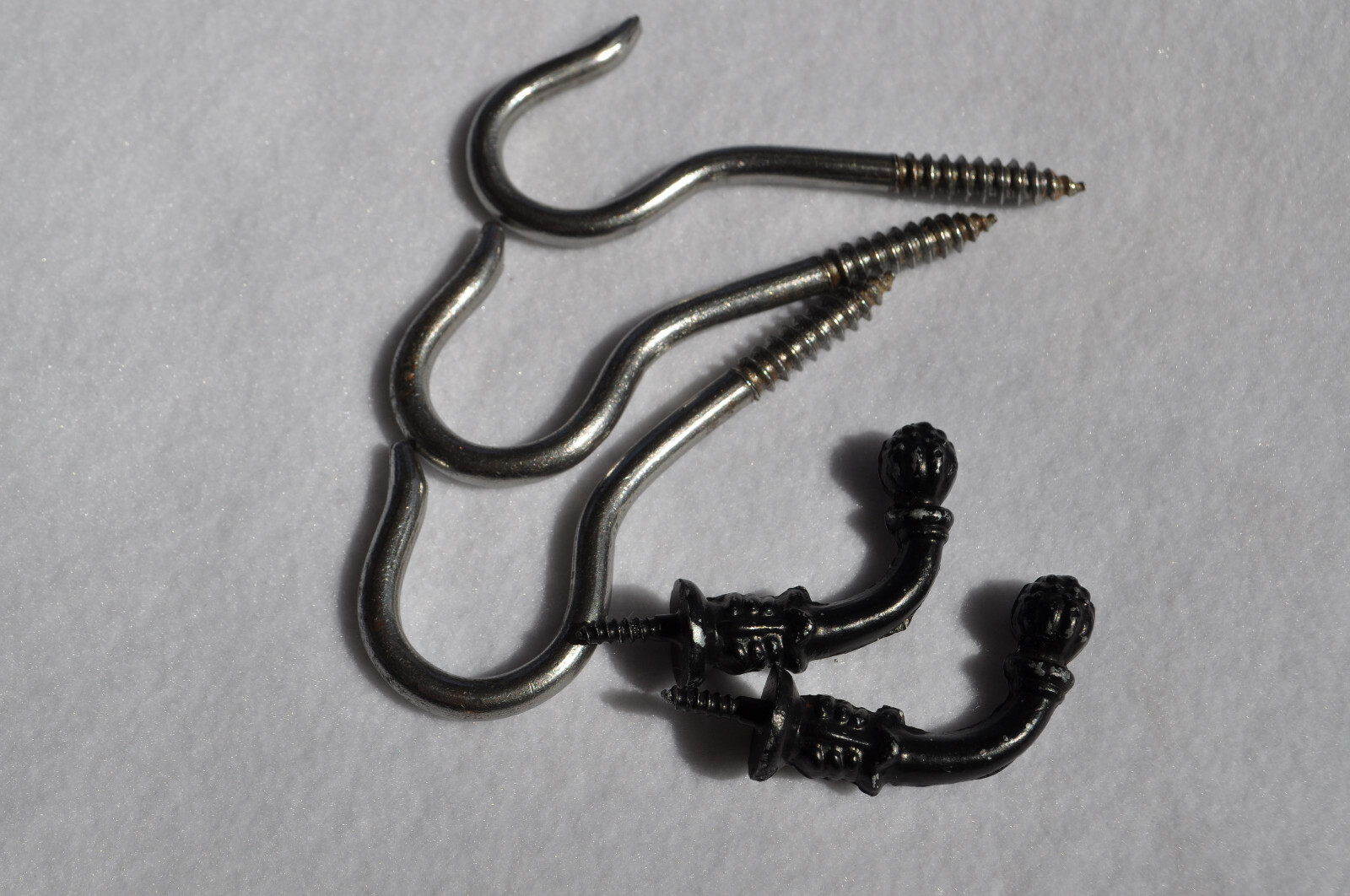 Five Vtg. Hooks-2 Black Acorn + 3-Nickel Plated Steel 4 1/4″ Length Screw Hooks