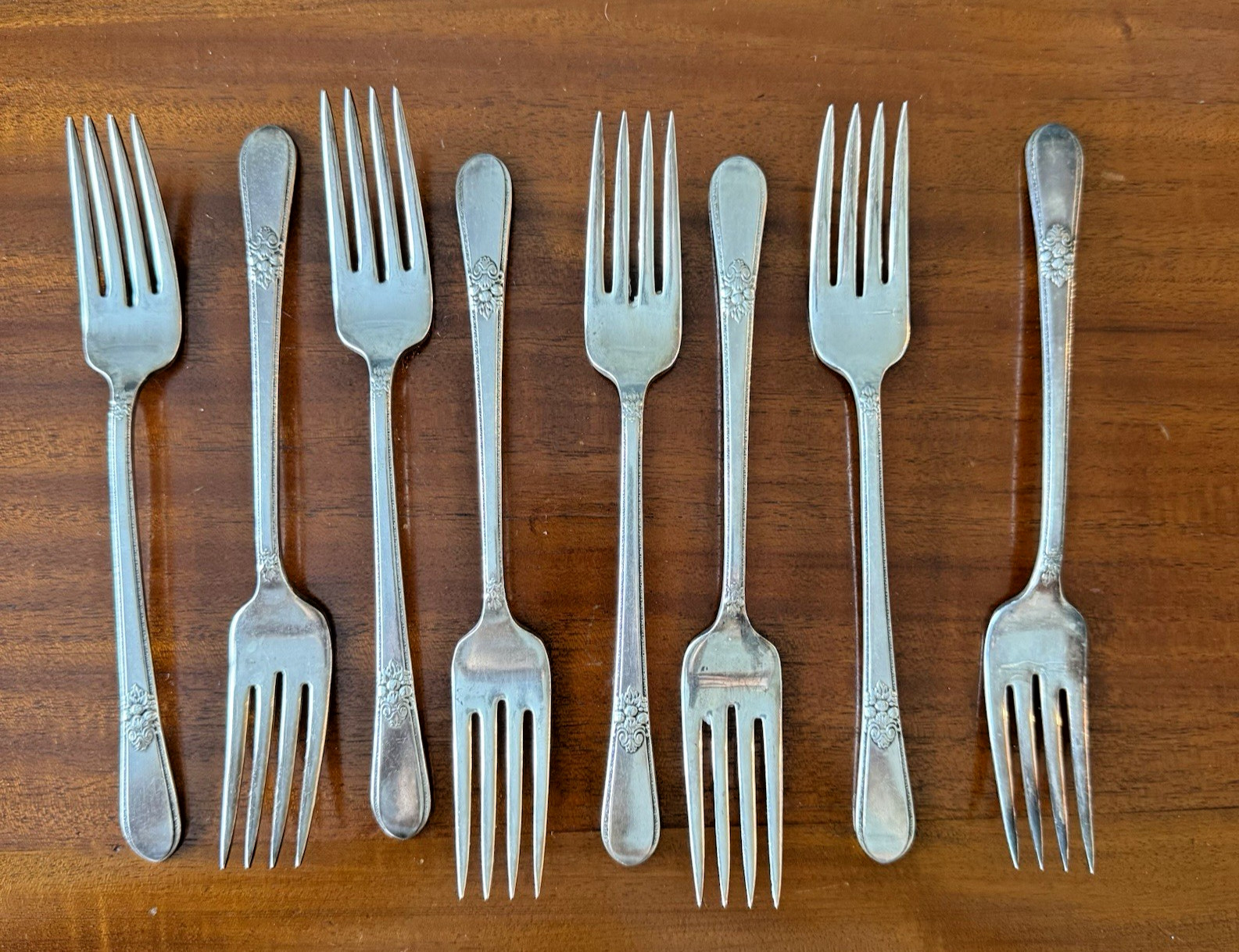 Set of 8 Vintage 1847 Rogers Bros IS Luncheon Forks 7″ – Rare Size Adoration?