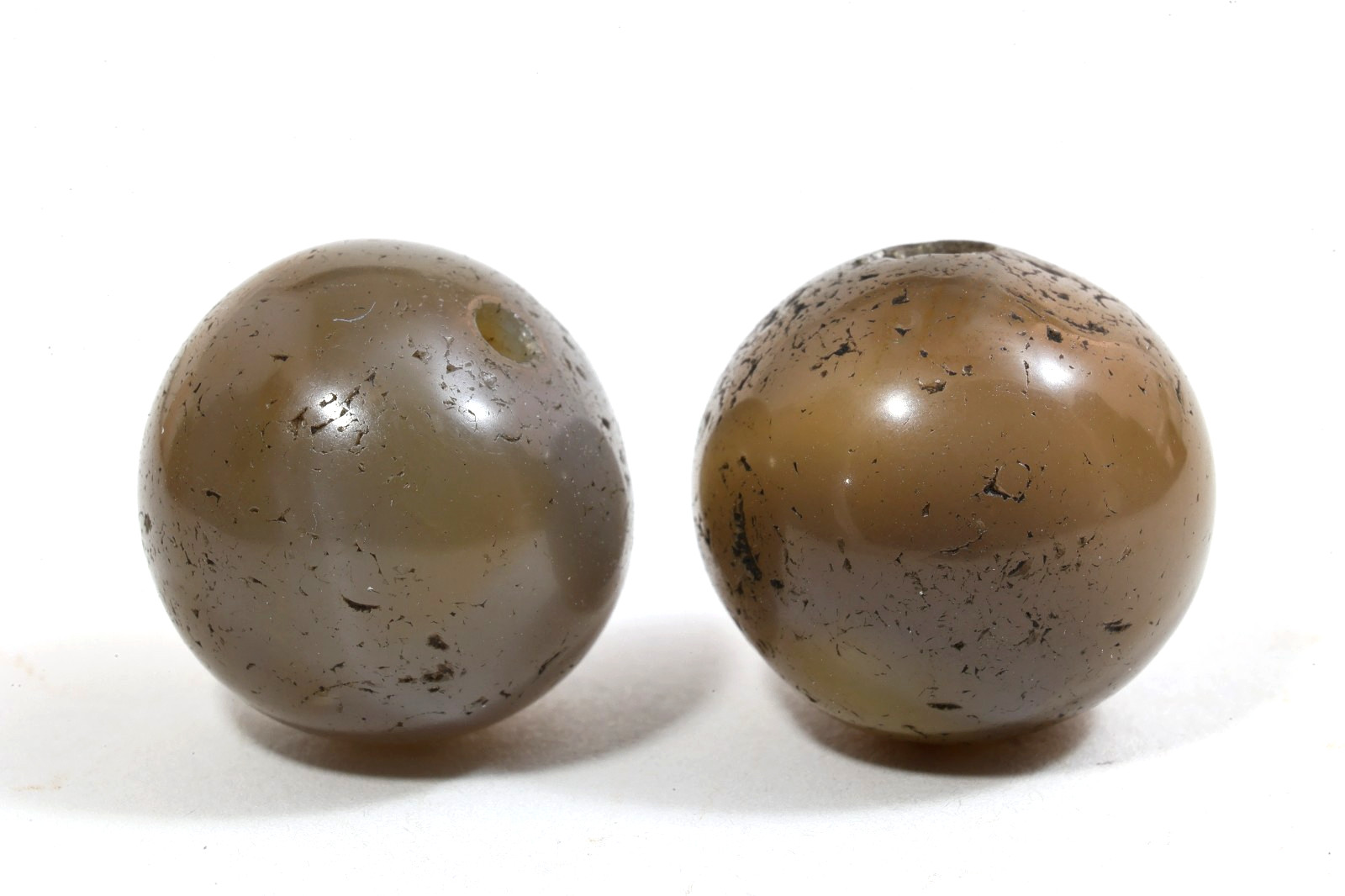 A pair of ancient “Tang Gu” (sugar-glazed)agate beads Millennium Amulet Antique