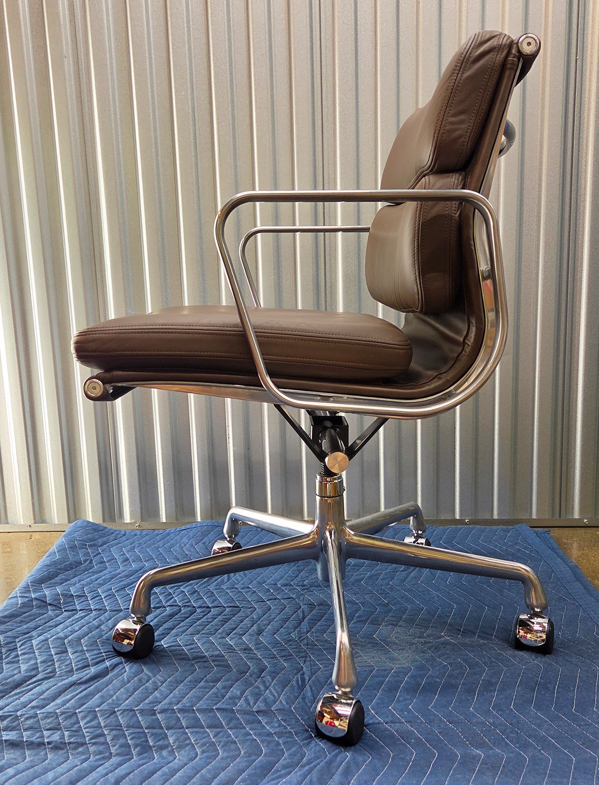 CHARLES EAMES Soft Pad Chair-HERMAN MILLER-Leather-2008-NICE!