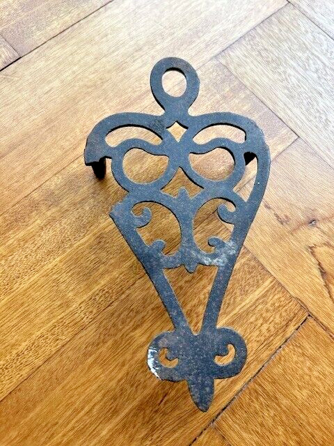 Antique Cast Iron Flat Iron Trivet (Damaged) Fireplace Ornament (Z8)