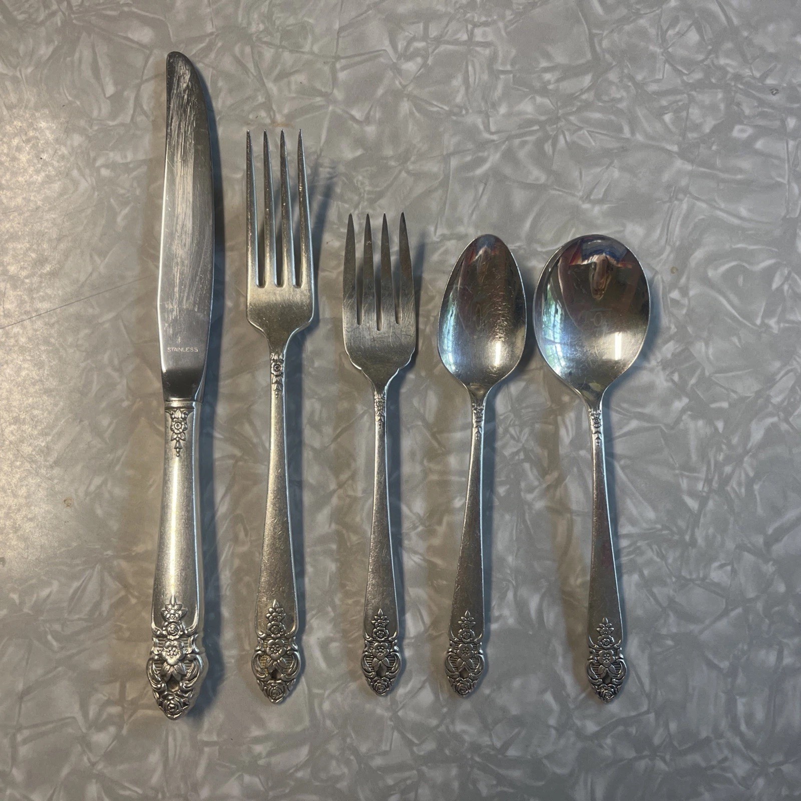 5 Piece Vintage Oneida Distinction 1951 Prestige Silver Plate Flatware Set (B)
