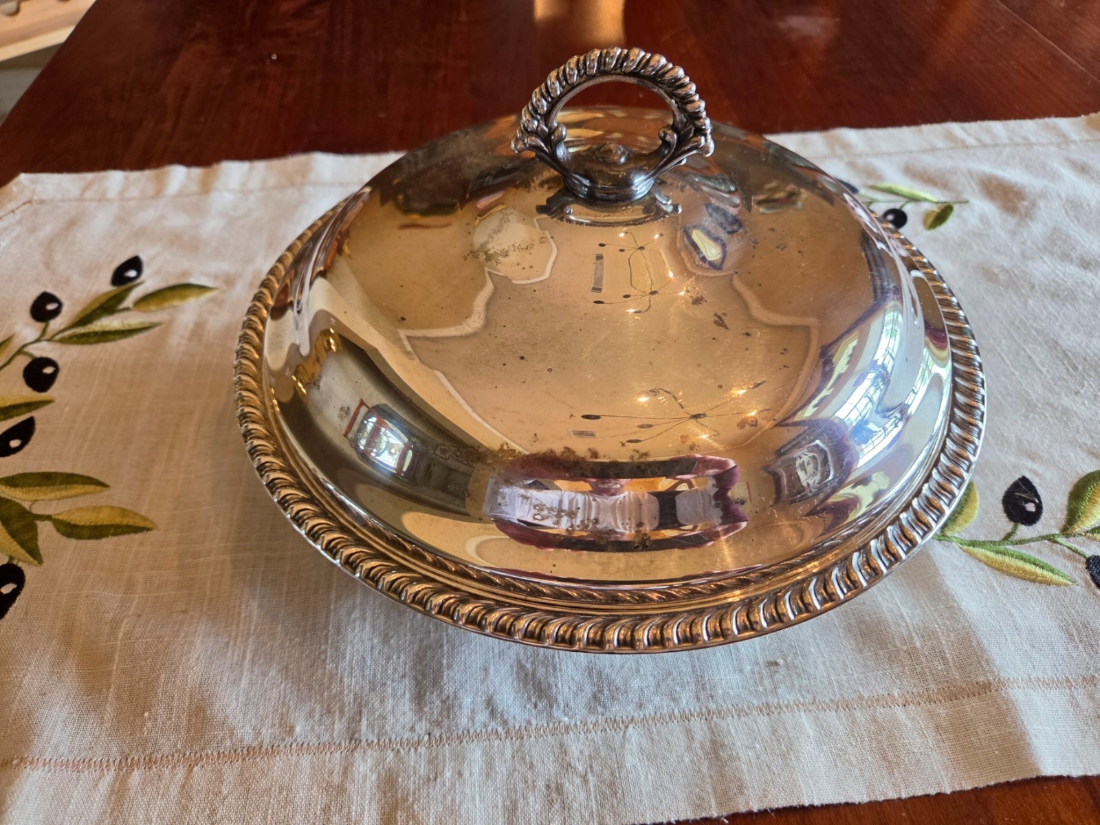 W M Rogers Covered Round Serving Dish 10″