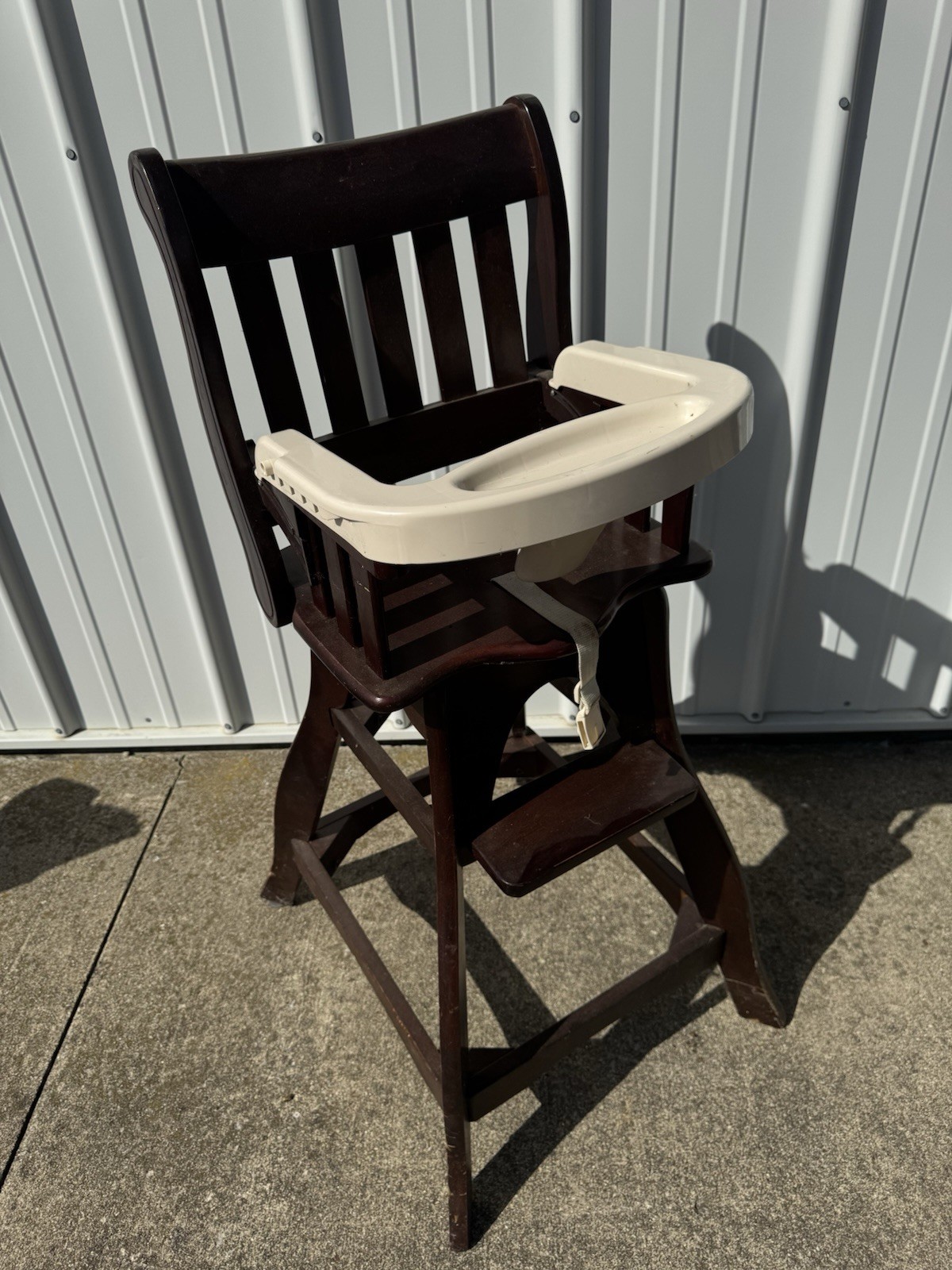 Carter’s solid wood convertible High chair/Youth chair