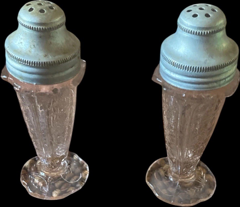 Antique pink depression glass salt & Pepper shaker. Cherry blossom Pattern READ*