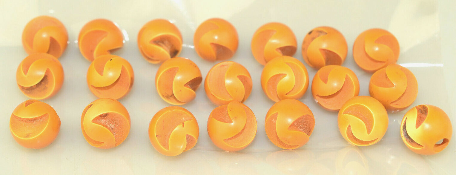 LOT OF 21 ANTIQUE ART DECO CARVED BUTTERSCOTCH BAKELITE 3/8″ ROUND BALL BUTTONS